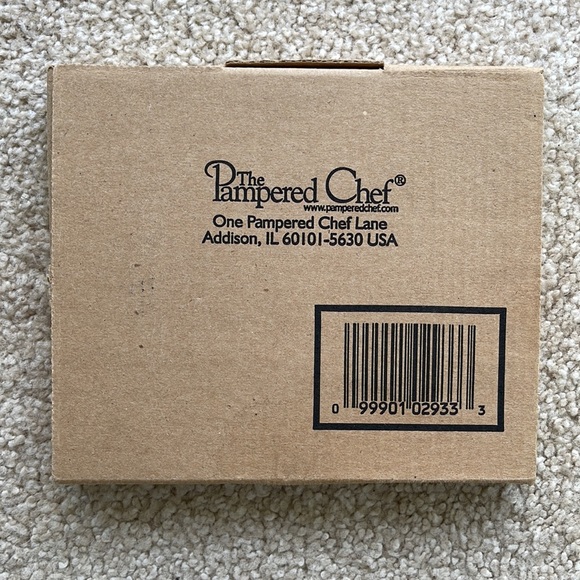 NIB The Pampered Chef Bountiful Heart Stoneware Cookie Mold Box & Recipe Booklet - Picture 5 of 5